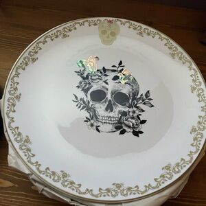 Set of 7 brand new Skull Eaton China Dinner Plates with Gold Trim